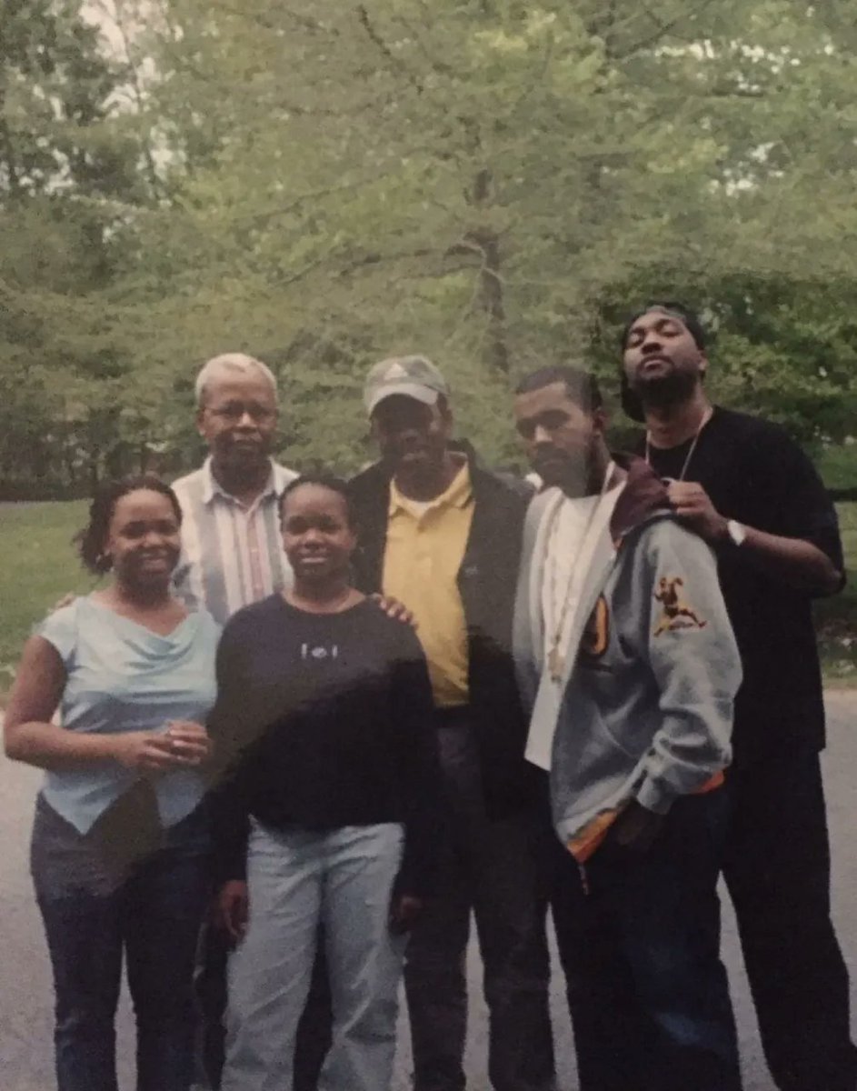 yeunrlsd's tweet photo. Unseen photos of Ye w/ family https://t.co/E7uUYoj1Nv