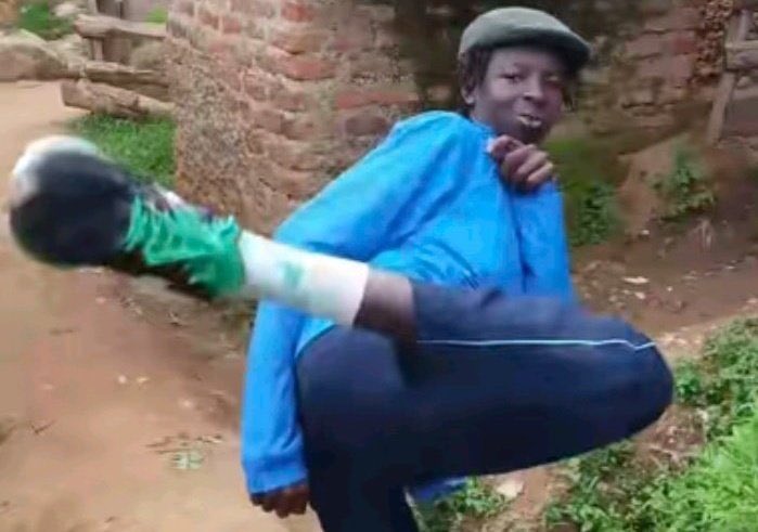IbraUFC's tweet photo. @ochiengR1 @genshakenya @Milliegeza Hio wivu na akili mbovu pelekea ruto https://t.co/259GSDkdSI