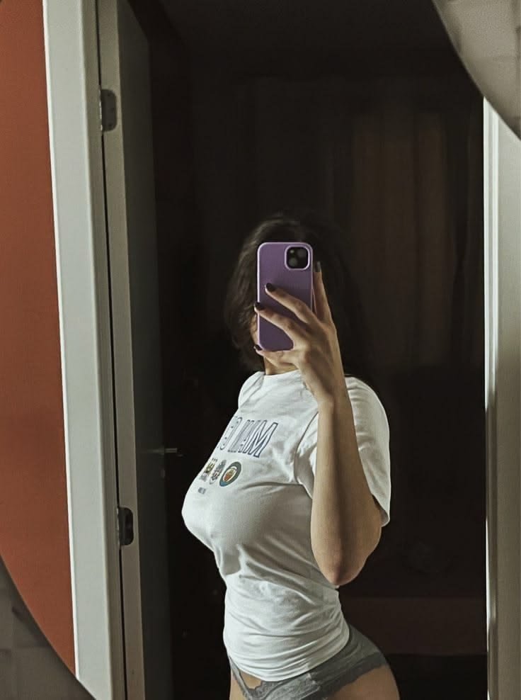 Lauraypic8's tweet photo. No bras, no excuses https://t.co/x9ZxtqyhJV