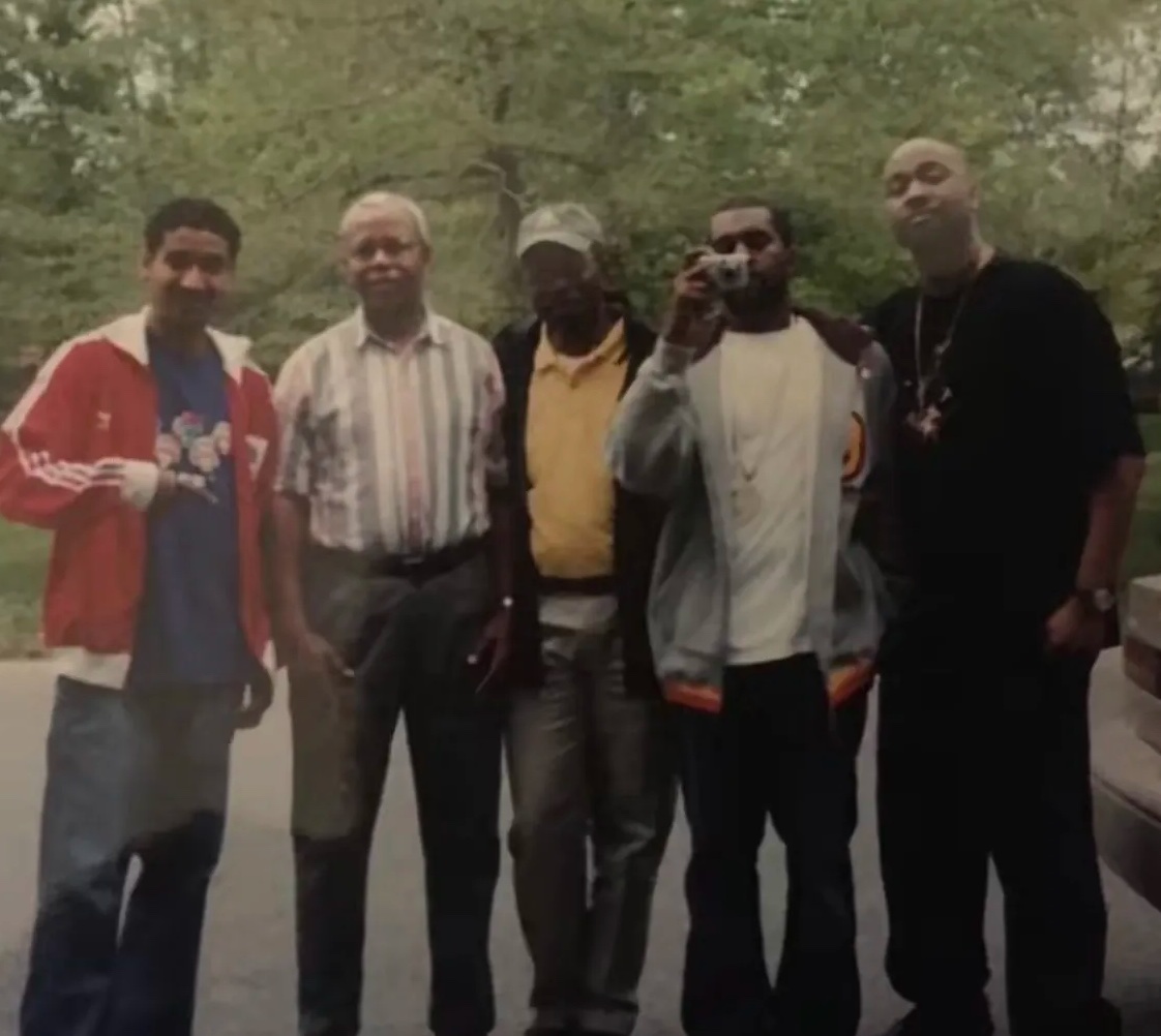 yeunrlsd's tweet photo. Unseen photos of Ye w/ family https://t.co/E7uUYoj1Nv
