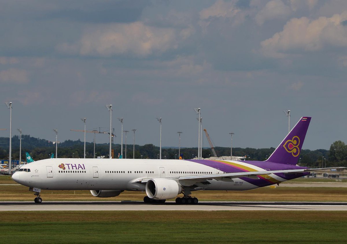 BryceValerkoa's tweet photo. Thai Airways Boeing 777-300ER at Munich Airport. https://t.co/ZsoJK2hCvg