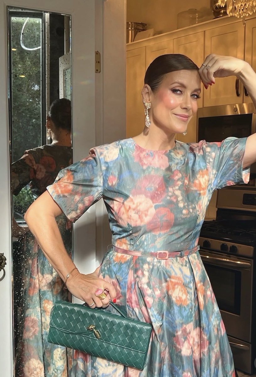 traceymattingly's tweet photo. Kate Walsh x @prabalgurung x NYFW hair by Clay Nielsen #katewalsh #claynielsen #traceymattinglyagency https://t.co/jPDFH0sC97
