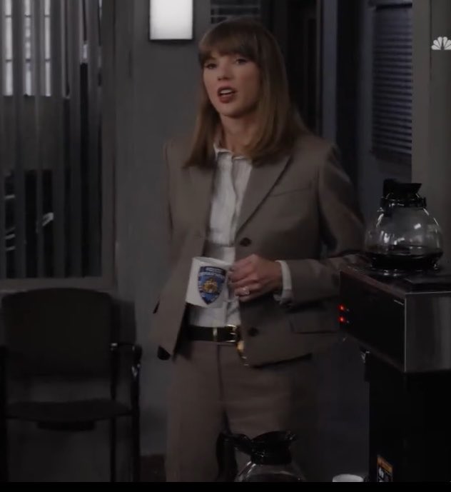 prentisswifts's tweet photo. she’s so season 4 emily prentiss i really can’t stop thinking about it https://t.co/QTm0sOoJC3
