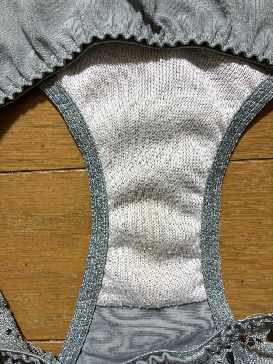 bicepcentr's tweet photo. 昨日の仕事下着です。久しぶりに見たパンツにはわずかな汚れと甘い香りが付いてました https://t.co/SF06Z5UCOw