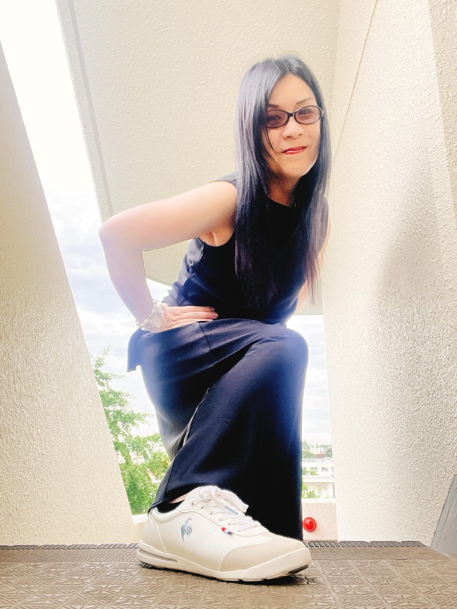 BenitoRussom's tweet photo. I used to wear only New Balance sneakers, but after trying these Le Coq Sportif shoes, I was amazed by how light and comfortable they are! I usually wear black, but I chose white this time. So cute! Perfect for sunny days. At my age, comfort and https://t.co/XIWLUOGqp2