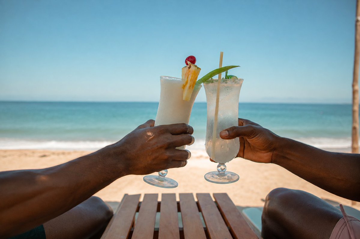 AlmarResort's tweet photo. "Summer hits differently at Almar. ☀️
Beach days, drinks under the sun, and that unmistakable Mantamar energy by the pool."

𝘾𝙖𝙡𝙡 𝙪𝙨 𝙛𝙤𝙧 𝙢𝙤𝙧𝙚 𝙞𝙣𝙛𝙤𝙧𝙢𝙖𝙩𝙞𝙤𝙣! 
☏ +52 322 222 4888
🌐 https://t.co/IfNS0AuSGH

#AlmarResort #AlmarHotel #PuertoVallarta https://t.co/r9GxTLQKi4