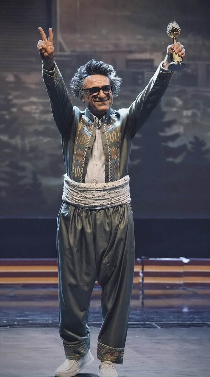 AliiiAmmarrrr's tweet photo. Bu akşam Süleymaniye Uluslararası Film Festivali’nin kapanış ve ödül törenine katıldım. Organizasyona önceki yıllara oranla daha az yatırım yapılmıştı. Ödül törenine Bijî Kurd Bijî Kurdistan ile Jin Jiyan Azadî sloganları damgasını vurdu. Mahmut Berazi festivalin onur konuğuydu. https://t.co/by1HEZ5Ylv