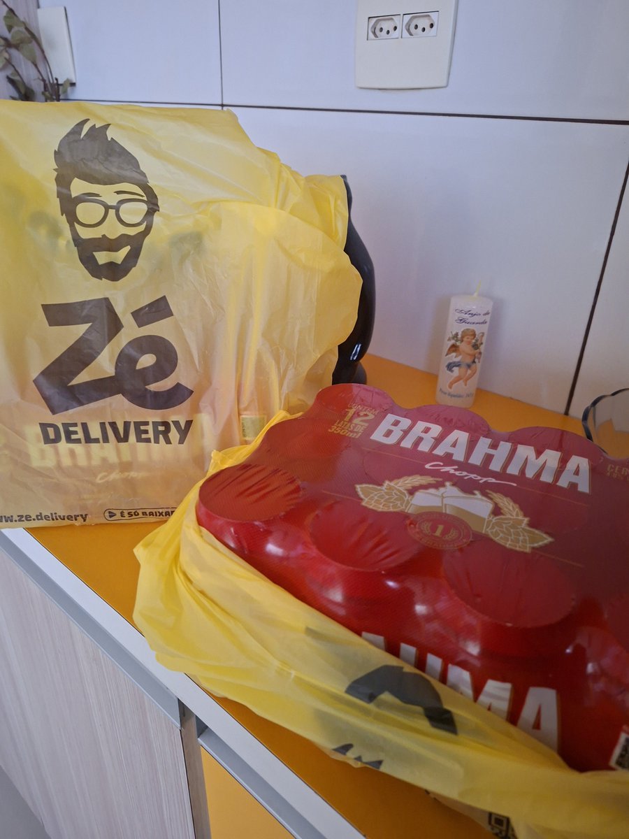 emoglxbina's tweet photo. obrigada @BrahmaCerveja @Flamengo @ZeDelivery https://t.co/mFDxpPRT8r