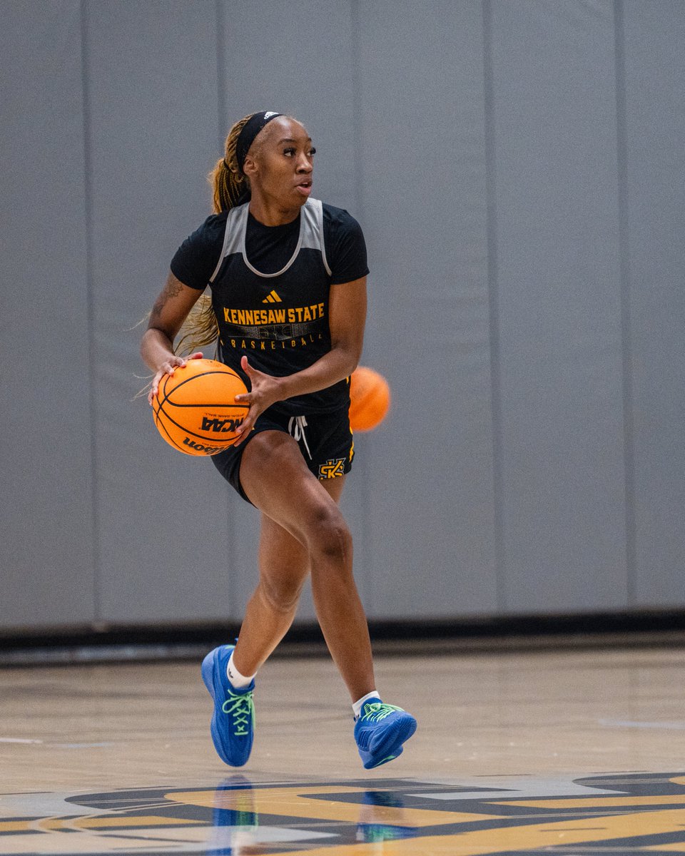 KSUOwlsWBB's tweet photo. Who's Hoo in 26-27? 

@4Lamarah is ready to be a presence in the paint for the Owls!💪

#HootyHoo