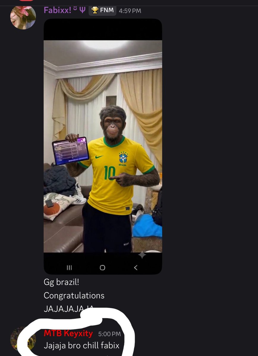 samuemlh_'s tweet photo. @Keyxity @fluxogg @VestalixFN @RowanFNMalt You're being racist, laughing at him clearly as if he were a monkey in the photo https://t.co/NgGWcMubxr