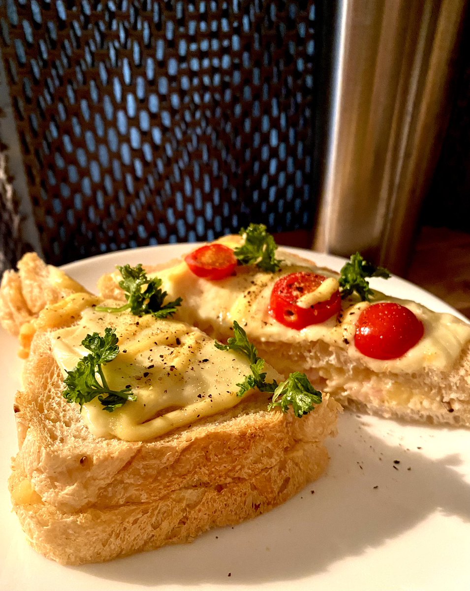 sinonome_sumaki's tweet photo. ・ポテサラとホワイトソースのチーズトースト

#おうちごはん 
#Twitter家庭料理部 
#料理好きな人と繋がりたい https://t.co/VZo9xN8l82