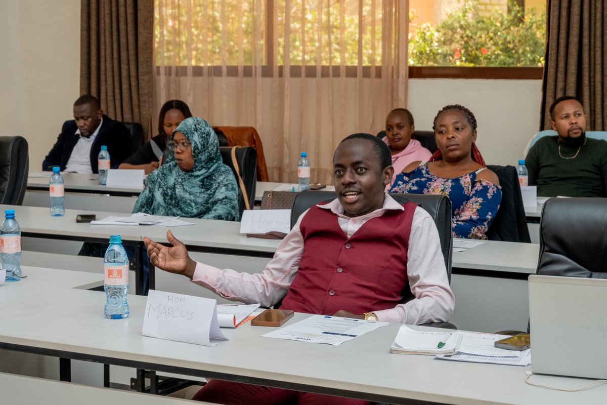 _IPYF's tweet photo. In a politically divided environment, communication becomes leadership. Being able to challenge misinformation, listen across differences and defend your ideas without demeaning others is a skill young leaders must cultivate.
#InterPartyDialogue #PeaceBuilding
 @KidiMwaga2 https://t.co/RpyfB9XCue