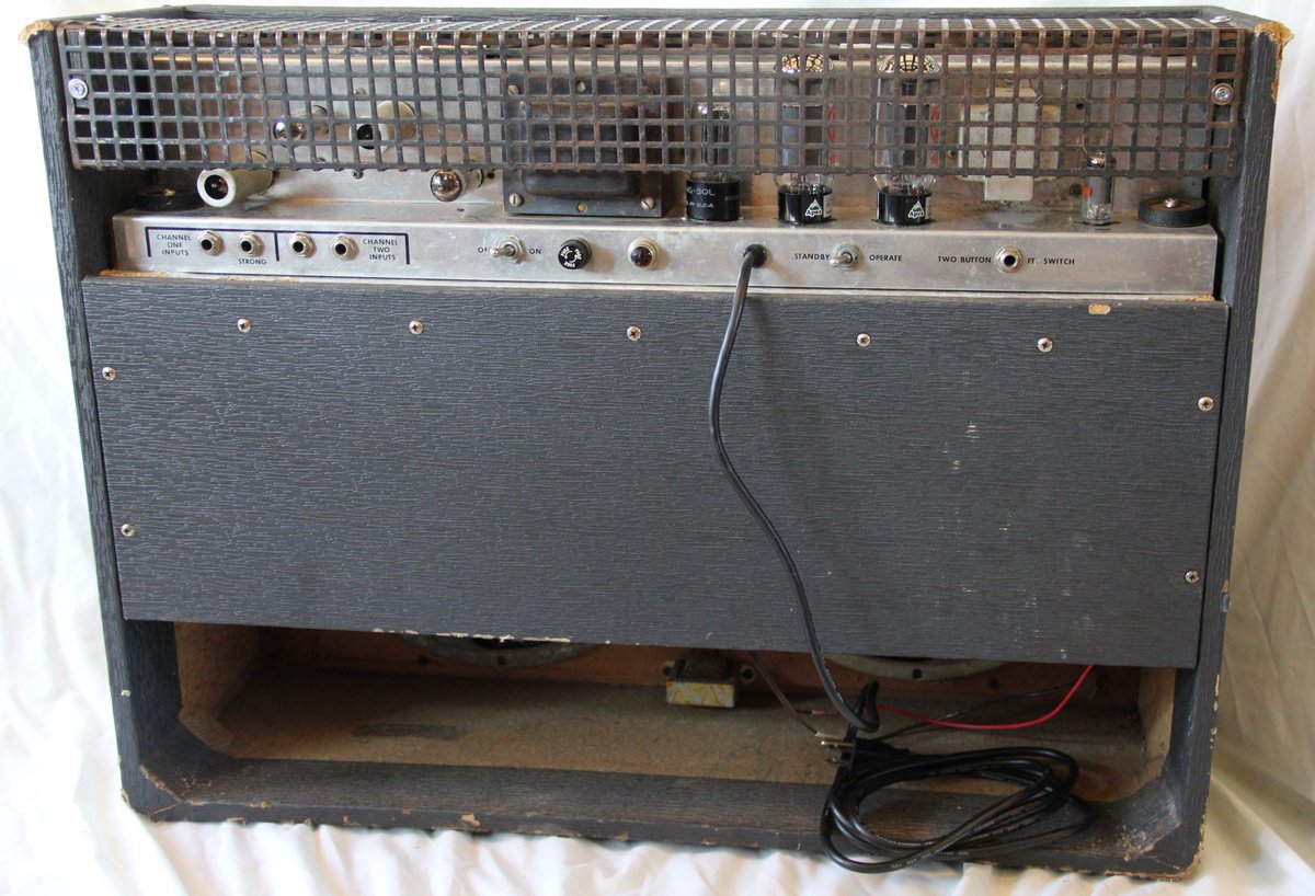 TomsAmpsDetroit's tweet photo. 1962 #Danelectro Series F Model 300 Twin Twelve. 2 6L6, tremolo, reverb, original speakers.

Available for #Detroit Studio Rental from https://t.co/v0L9p2uJHQ, The Home of Vintage Tone. Royal Oak MI 248-808-2951 

Players welcome to come play any of my 165 1932-1968 rare and unique tube amps, no rental required. An experience you can't get anywhere else.