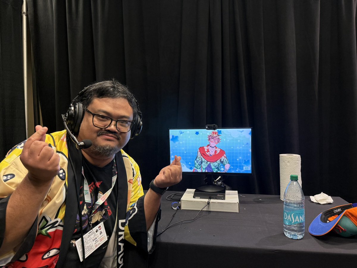 JoeRCKPeko's tweet photo. My #MoshiExpo meets. I’m surprised I even GOT that many. Such a cool setup. Direct one to one conversations. https://t.co/LwNjnrGLuh