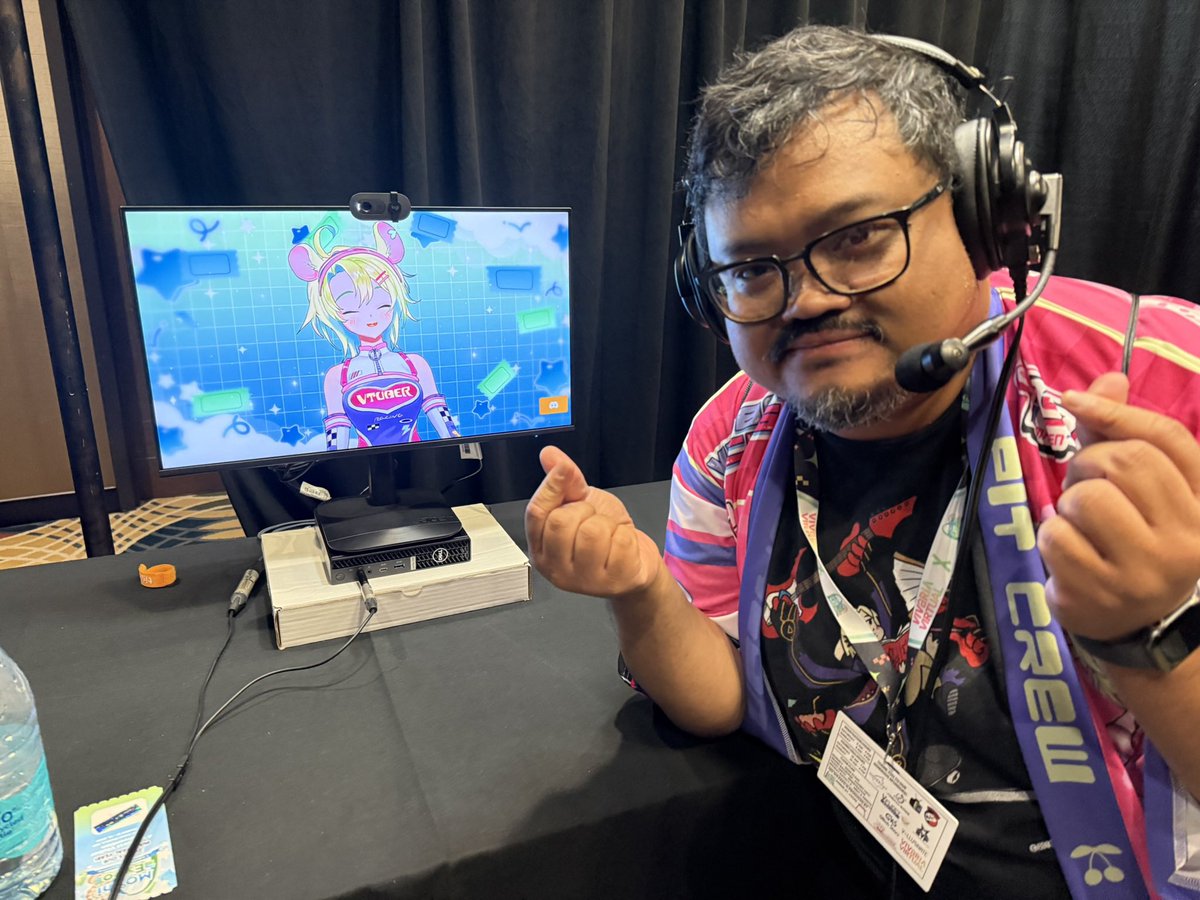 JoeRCKPeko's tweet photo. My #MoshiExpo meets. I’m surprised I even GOT that many. Such a cool setup. Direct one to one conversations. https://t.co/LwNjnrGLuh