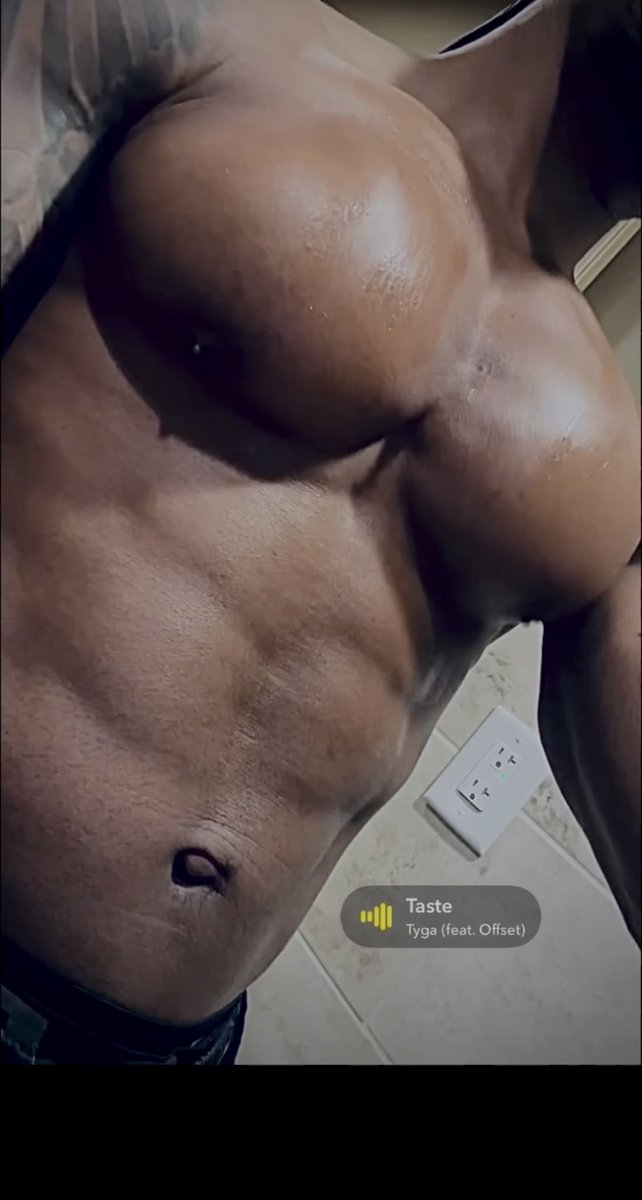 Willmuscleman98's tweet photo. Post sauna pump ๐ฆ gotta love them humps๐ #gympump #pecs #pecpoppin #dirtyfitness #chestwork #postsauan #curves https://t.co/Vr5gprqOir
