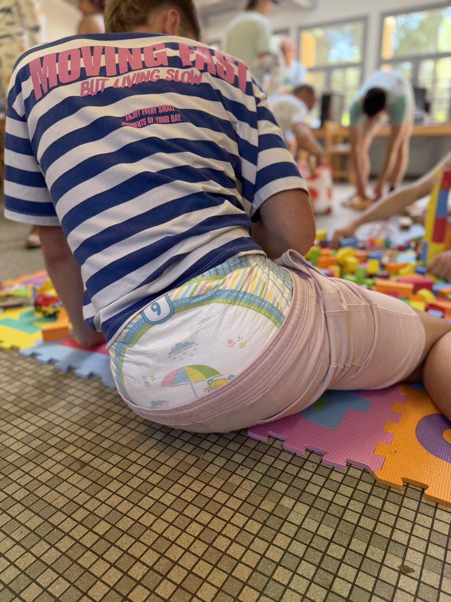 Us_kiddodiapers's tweet photo. When daddy drop his babyboy at the daycare and immediately starting playing with the other kids ! https://t.co/5tS2mLQOOq
