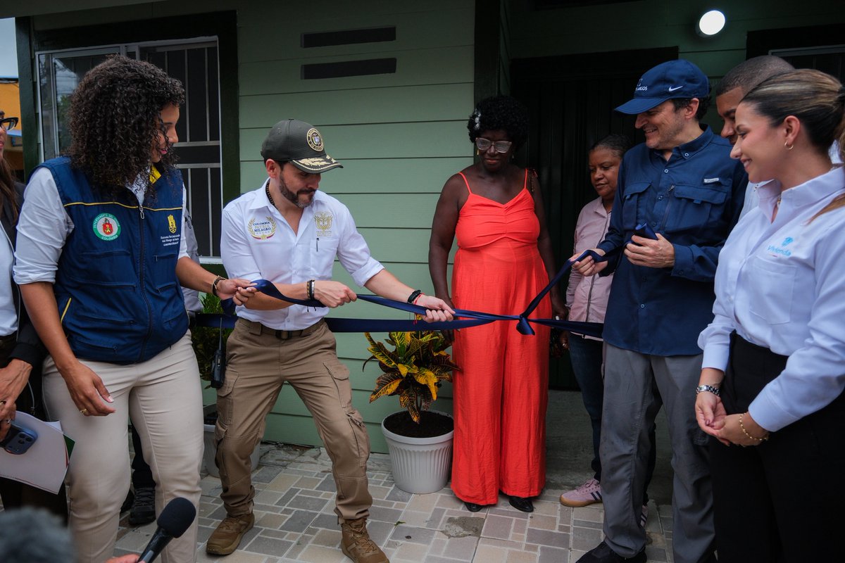 infopresidencia's tweet photo. En Quibdó Chocó, La familia Asprilla es la primera beneficiada en recibir su casa, después del terremoto del pasado 10 de agosto. https://t.co/AgXG8Mp1j5