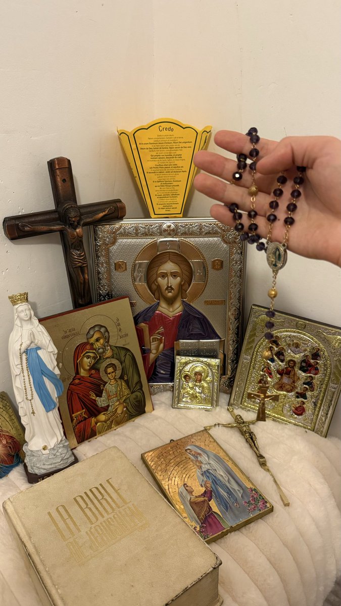 nsktolique's tweet photo. Average catholic le soir https://t.co/2AngjNOEaz