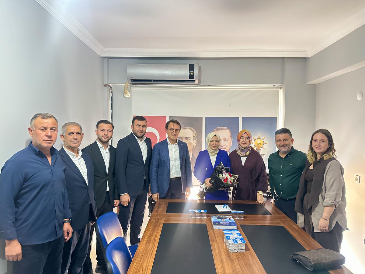 envertok's tweet photo. Türkiye Yüzyılı Buluşmaları programı kapsamında  Genel Merkez Disiplin Kurulu üyemiz Saliha Dönmez hanımefendi ile birlikte ilçe başkanlığımızı ziyaret ettik. İlçe başkanımız @suat_dirhemci  ve belediye başkanımız @sbselcukkurt ile birlikte teşkilatımızda dava arkadaşlarımız ile birlikte hasbihal ettik. Durmak yok yola devam..