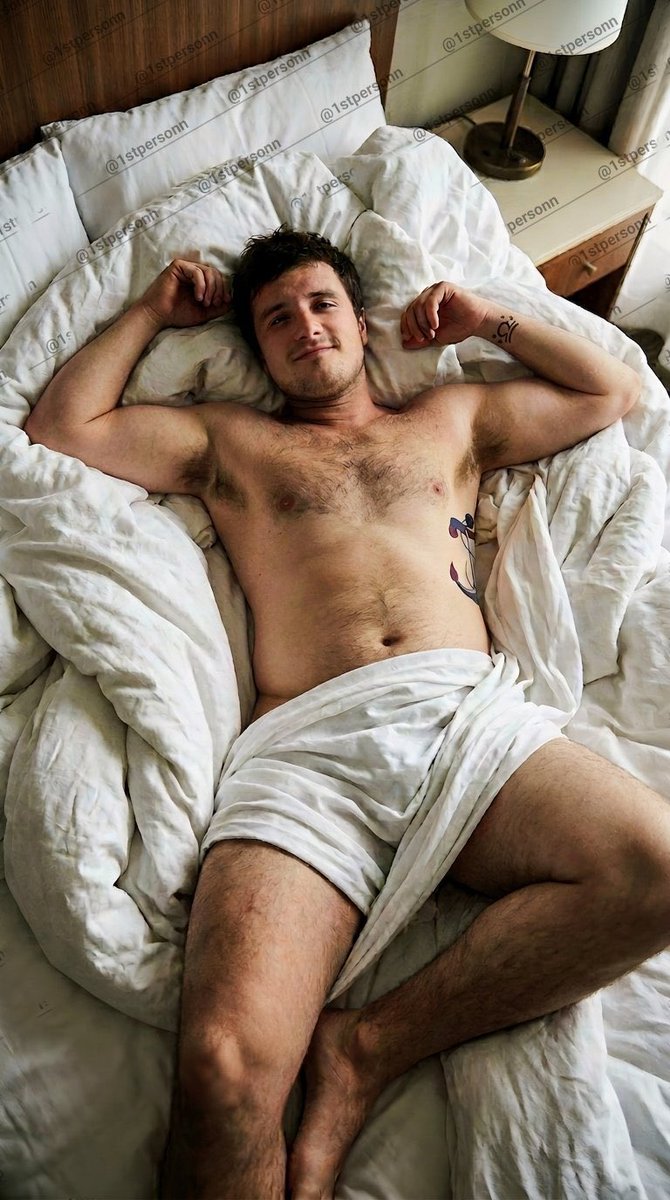 carlitozmont's tweet photo. #JoshHutcherson aún que sea IA me vale … este hombre está deli deli https://t.co/GajEHlTIvY