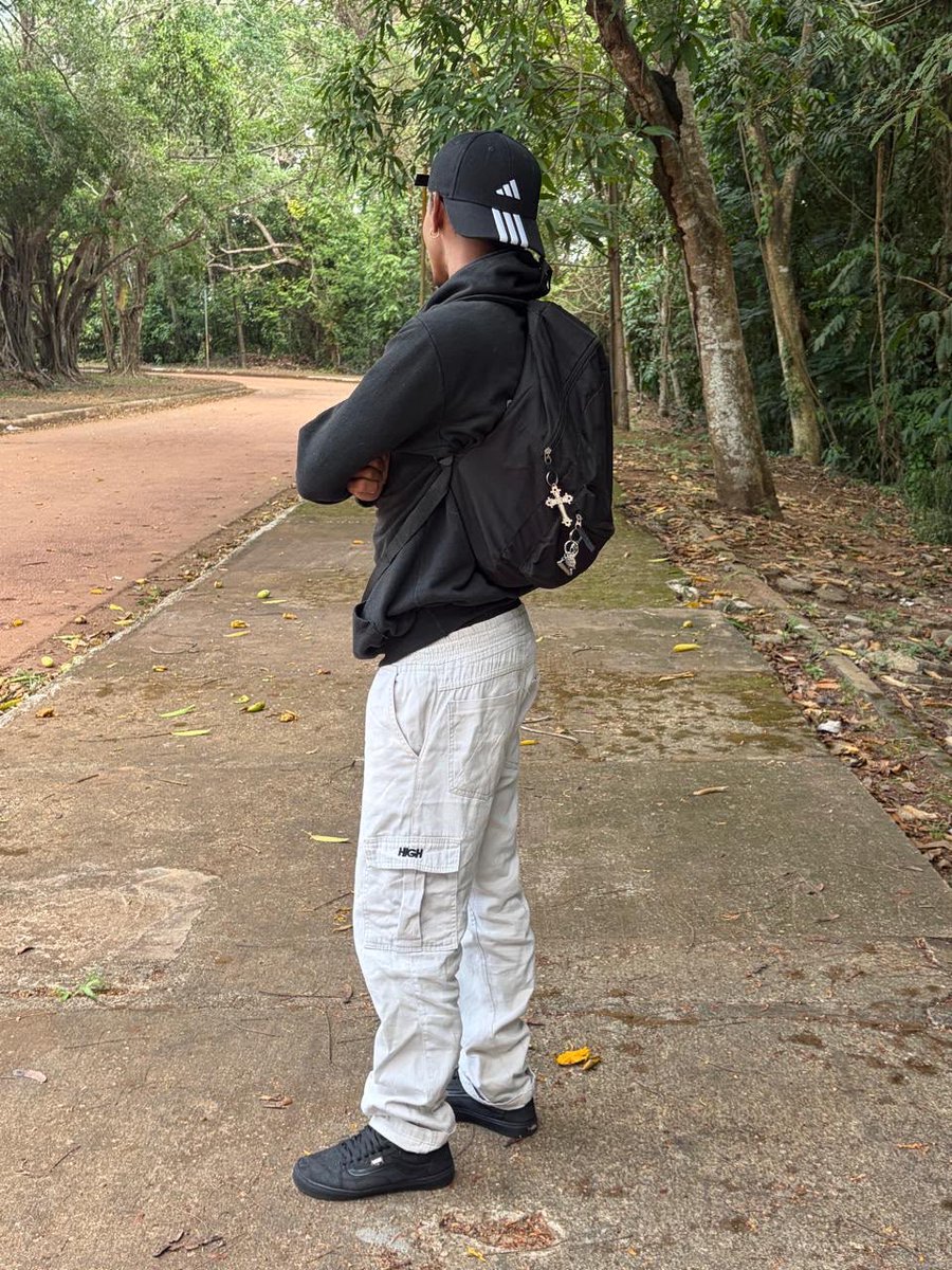 talisrodrigoo's tweet photo. O modelo da unir kkk https://t.co/fguFG9rmHS