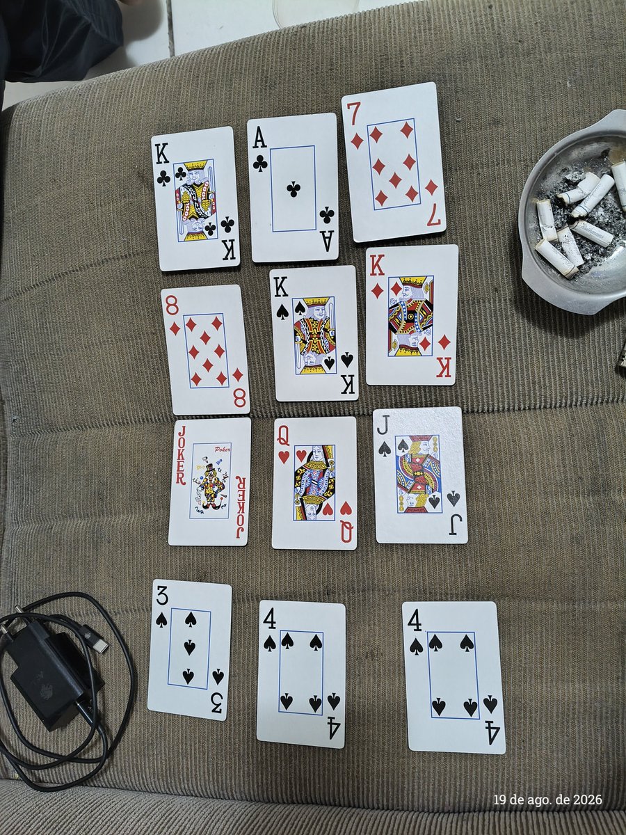 Bitous_2001's tweet photo. @Belacartomante5 Tente decifrar ate o joker, apartir dele é outra história... Obs.: 3 e 4 de espadas insistiram em sair ate enquanto embaralhava... Ali é onde está a drenagem atoa https://t.co/TZI2g9Qsvo