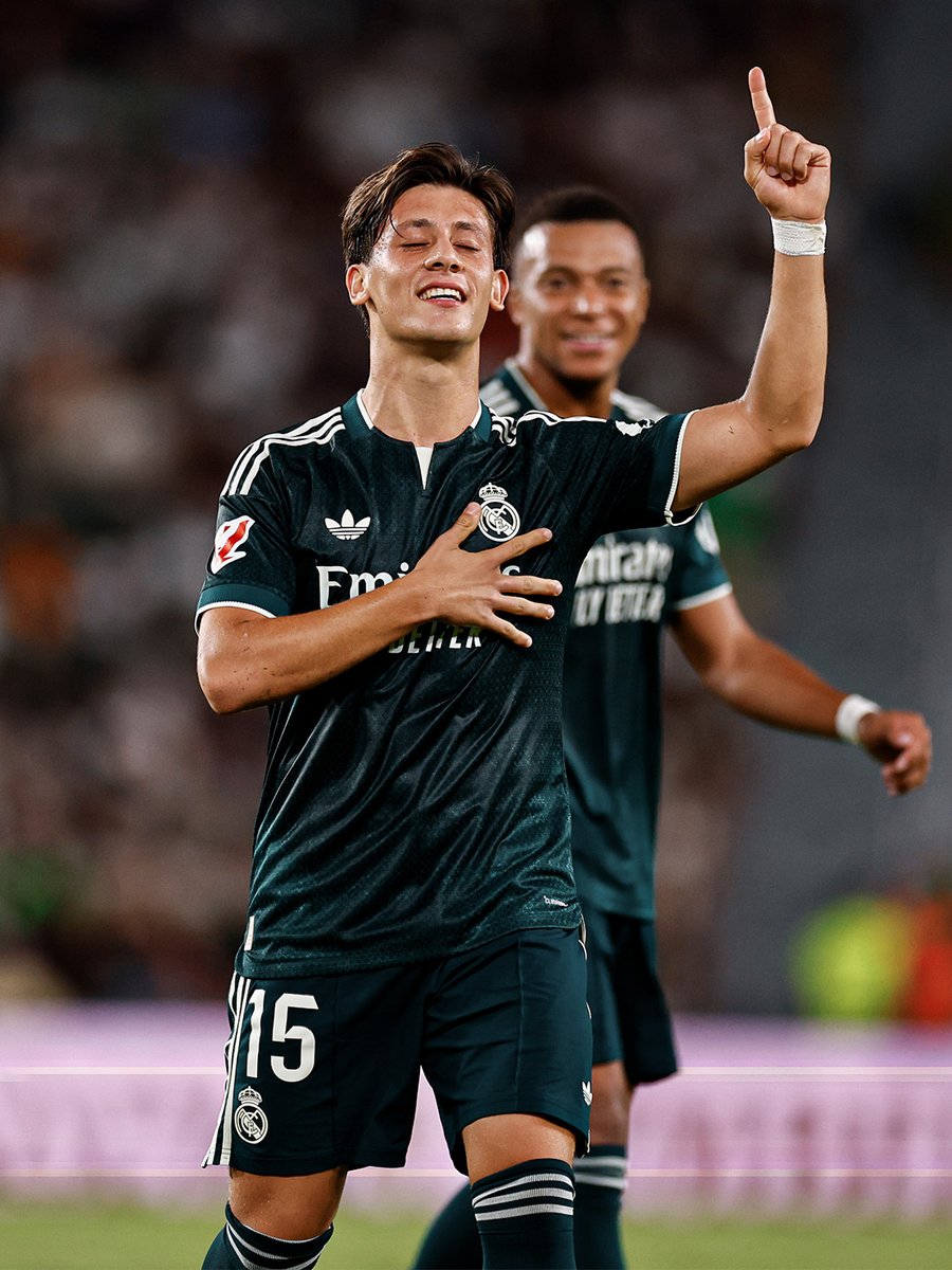 realmadrid's tweet photo. 😁 https://t.co/yYvX2se0b8
