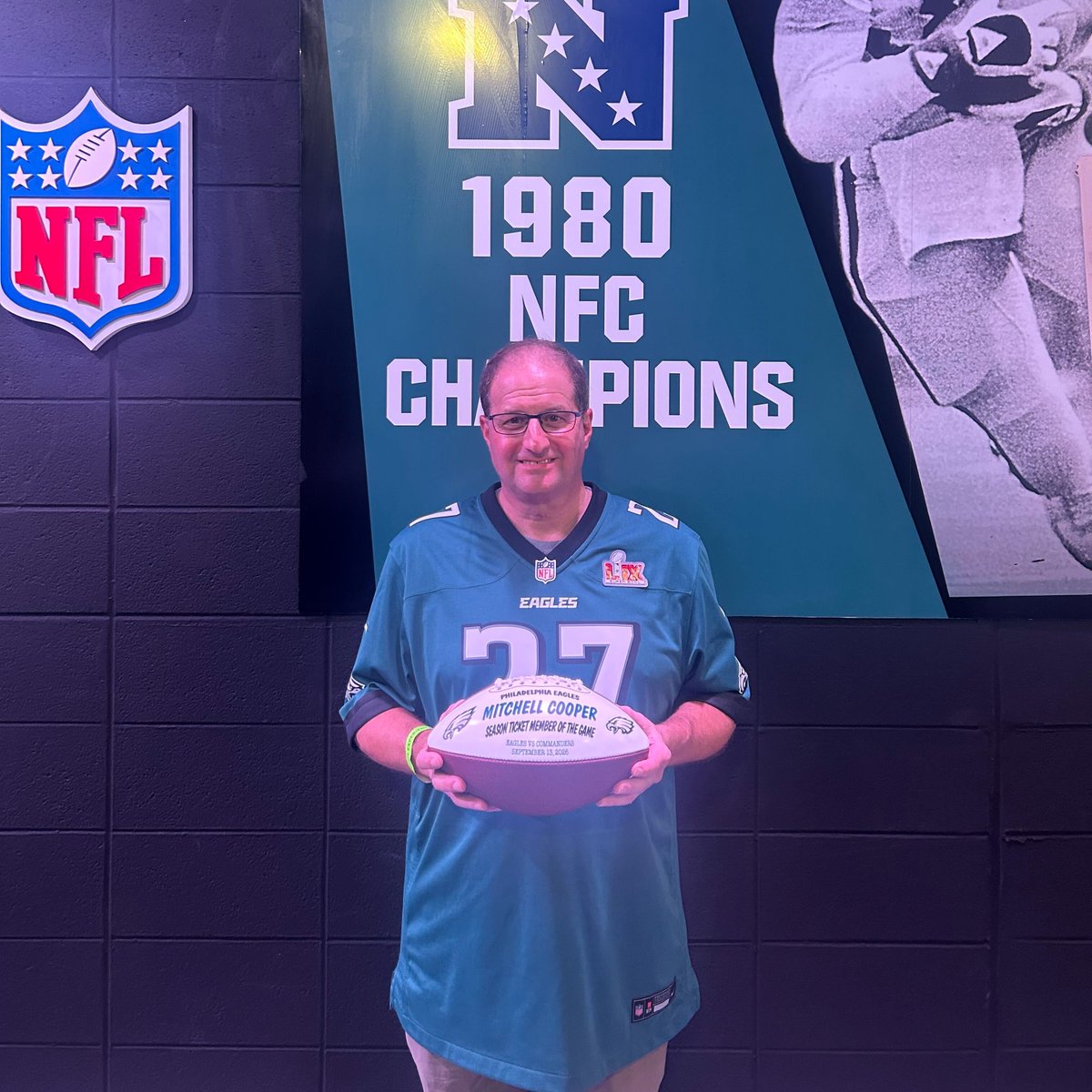 LFFStadium's tweet photo. Meet Mitchell Cooper, our #WASvsPHI Season Ticket Member of the Game! ๐
@Ticketmaster | #FlyEaglesFly https://t.co/8XgYMwjmNs