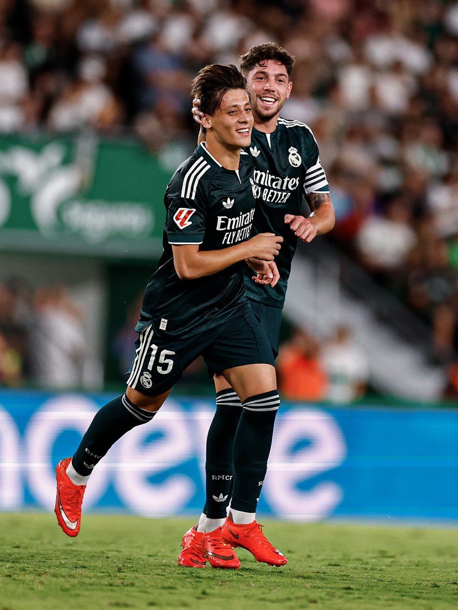 realmadrid's tweet photo. 😁 https://t.co/yYvX2se0b8