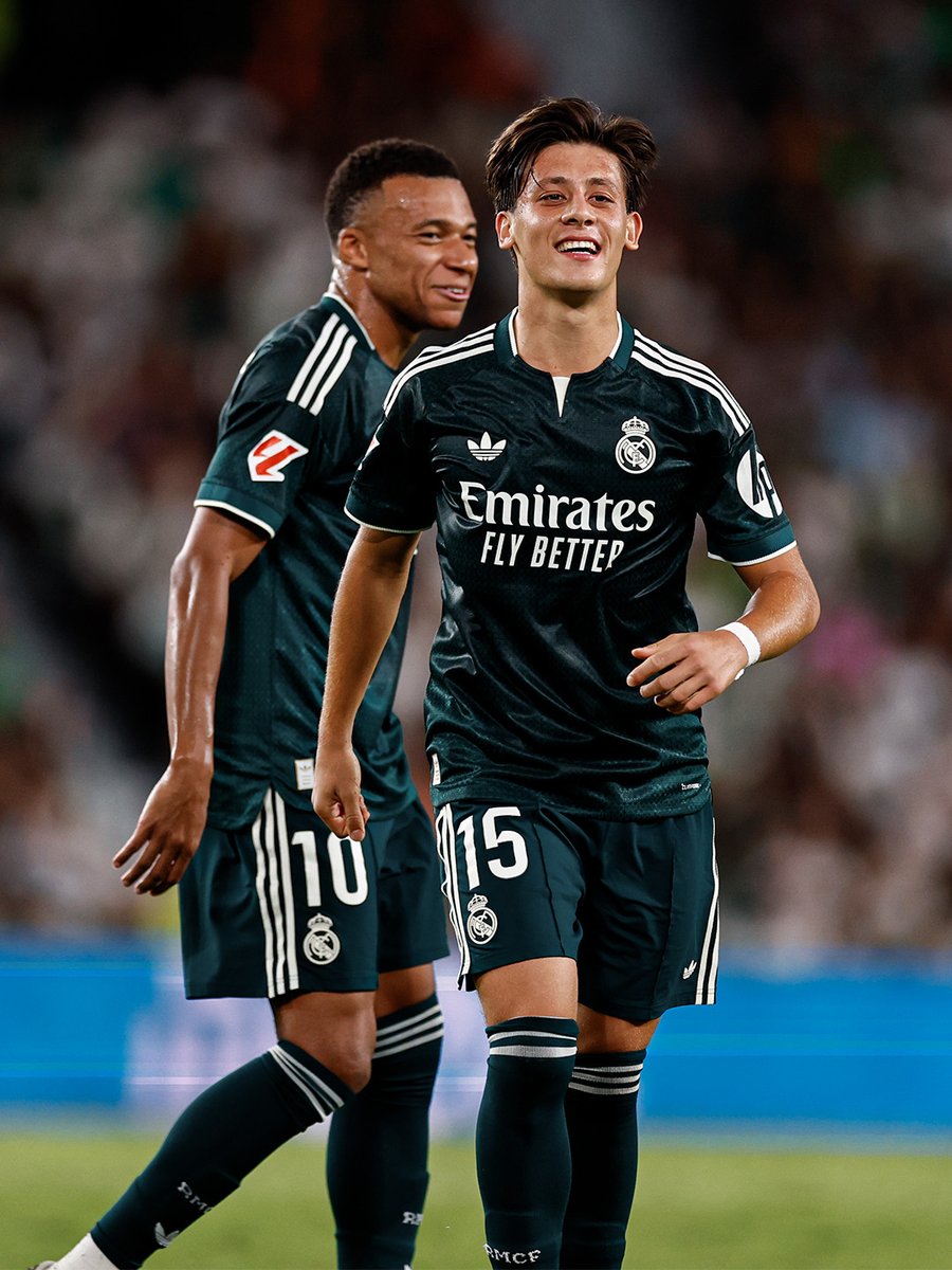 realmadrid's tweet photo. 😁 https://t.co/yYvX2se0b8