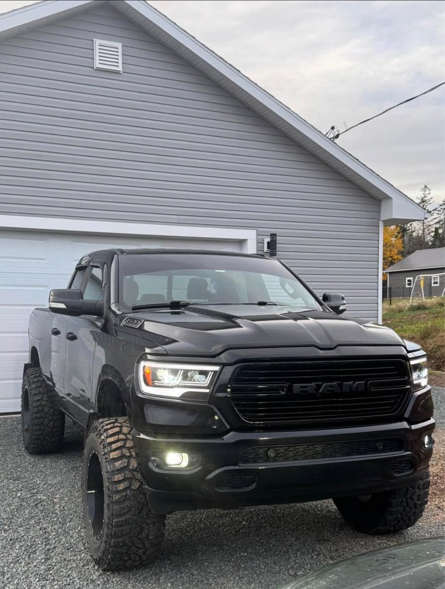 _owula's tweet photo. Dodge Ram 2020 Big horn 
Clean title 
Large screen 
Mileage: 140,000 miles driven

Price: 335k cedis to Tema https://t.co/E6zIT9MNCr