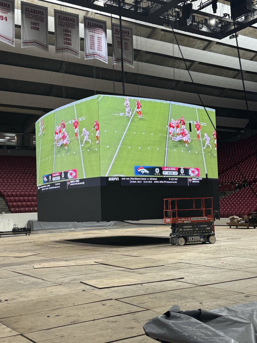 Greg_Byrne's tweet photo. Ain’t she pretty? 🤩 
#RollTide 🏀🤸 https://t.co/zxy3DS4B1R