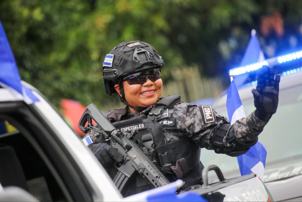 PNCSV's tweet photo. 🇸🇻💙 Cercanos a la población honrada, hoy celebramos todos juntos una verdadera libertad.

Libres, seguros y tranquilos en un nuevo El Salvador. https://t.co/GBk38dusvC