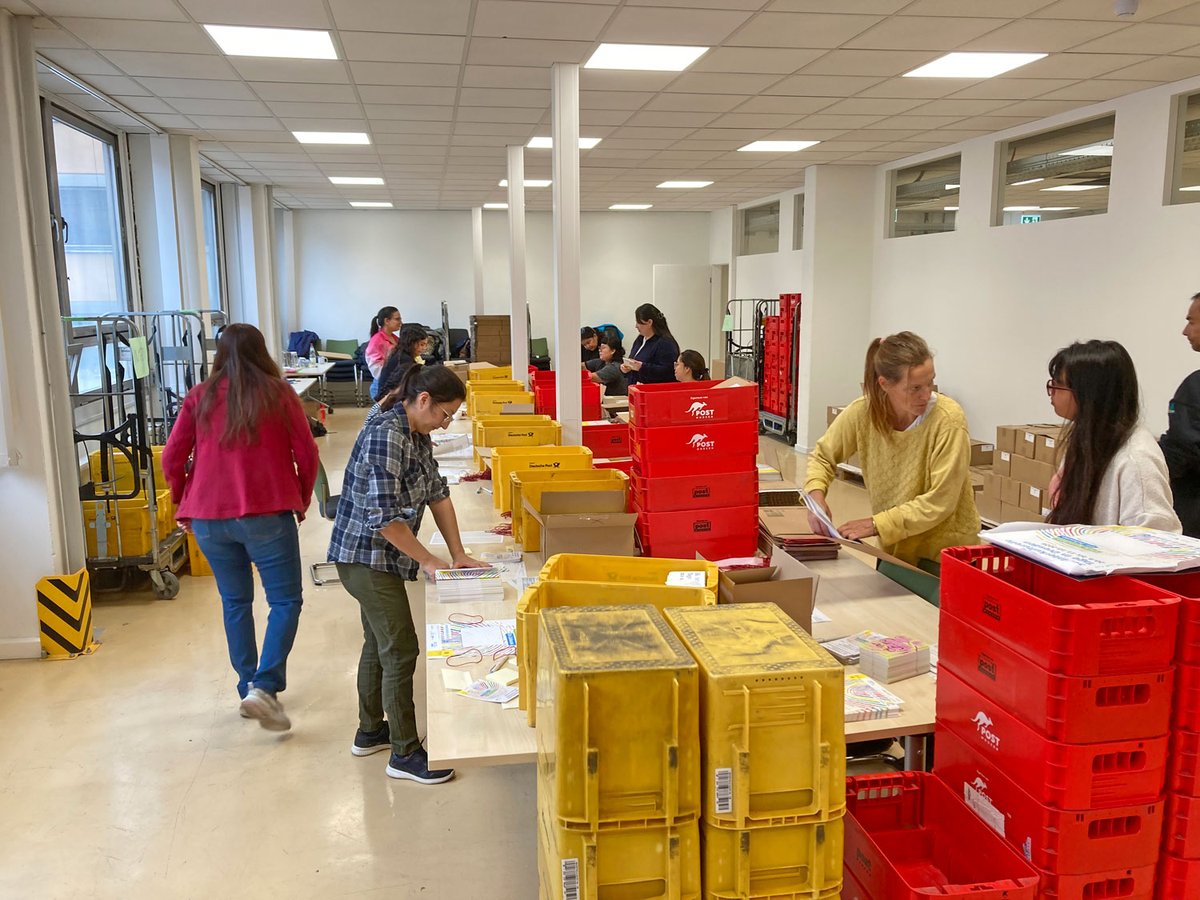 ikt_dd's tweet photo. Los gehts! Die Programmhefte der #IKT liegen seit letzter Woche in ganz #Dresden aus. Über 200 Veranstaltungen warten auf interessierte Gäste – das meiste davon kostenlos! Am Sonntag ist Start im Rathaus. Schaut rein: https://t.co/PnK5aih49I
#interkulturelletage #ikt2026 https://t.co/Lu0V2ZOOEk