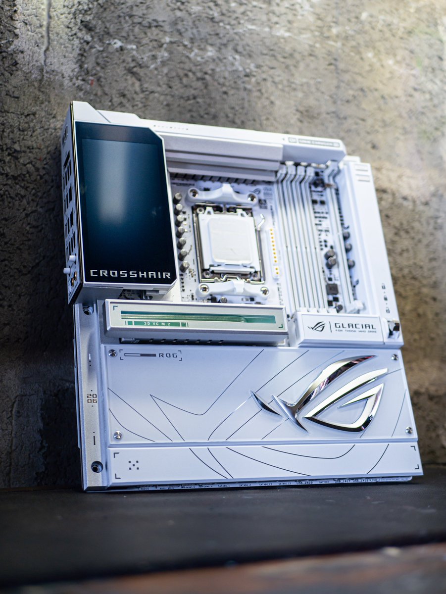 DRSpecterMod's tweet photo. ❄️⚡ ASUS ROG CROSSHAIR X870E GLACIAL ⚡❄️
Le blanc absolu, le métal, les détails ROG… 🥶
Une carte mère pensée comme une véritable pièce de collection.
🤍 Full White 

#ASUS #ROG #Crosshair #X870E #Glacial #PCModding #CustomPC #PCBuild #GamingPC #ROGPC #AM5
@ASUS_ROG_FR https://t.co/eTqS6eTqCf