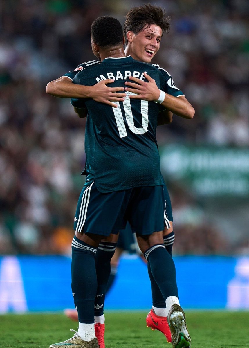 totalcristiano's tweet photo. What a picture. https://t.co/4Sf2kHA0g4