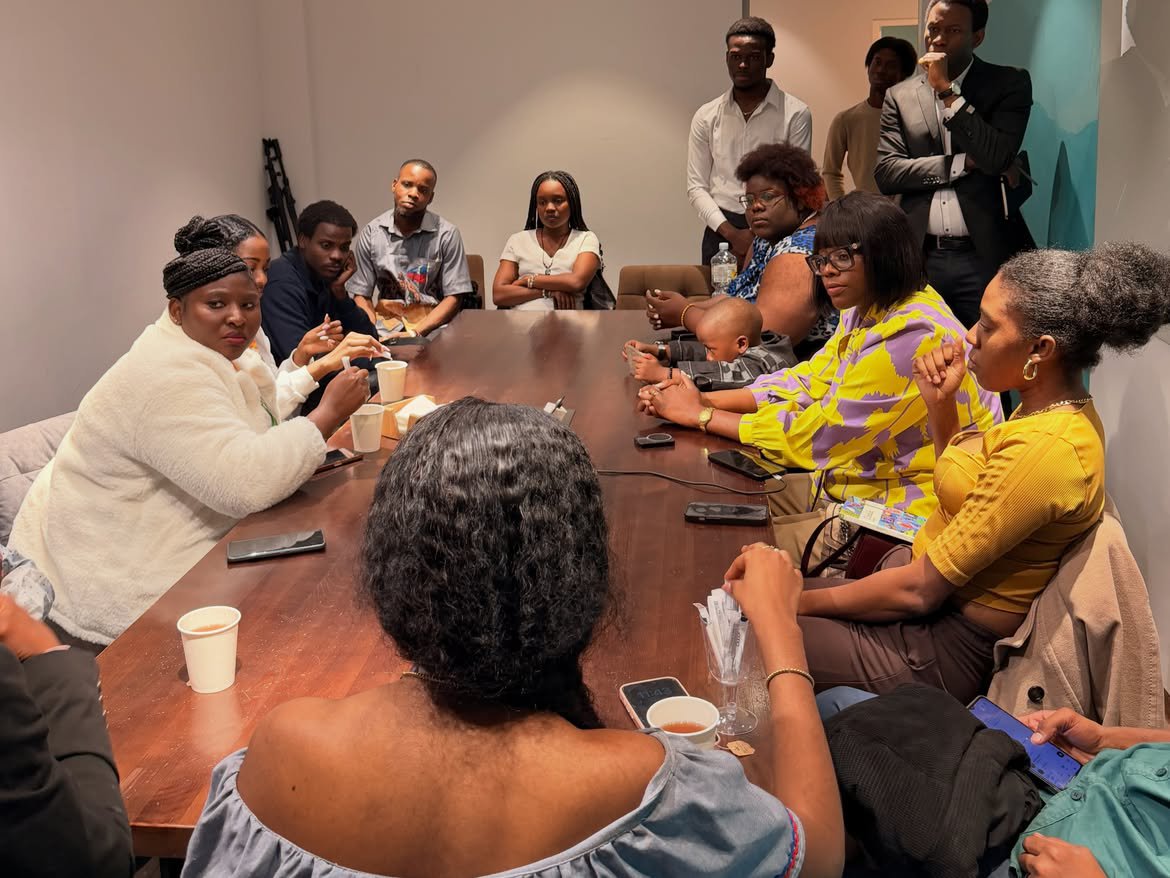 ariauuus's tweet photo. Aujourd’hui, à la rencontre de la communauté haïtienne en Russie 🇭🇹🇷🇺
Menm si fontyè yo separe nou rete yon fanmi ❤️ mwen renmen nou menm nou. https://t.co/2QR3jt0e9v
