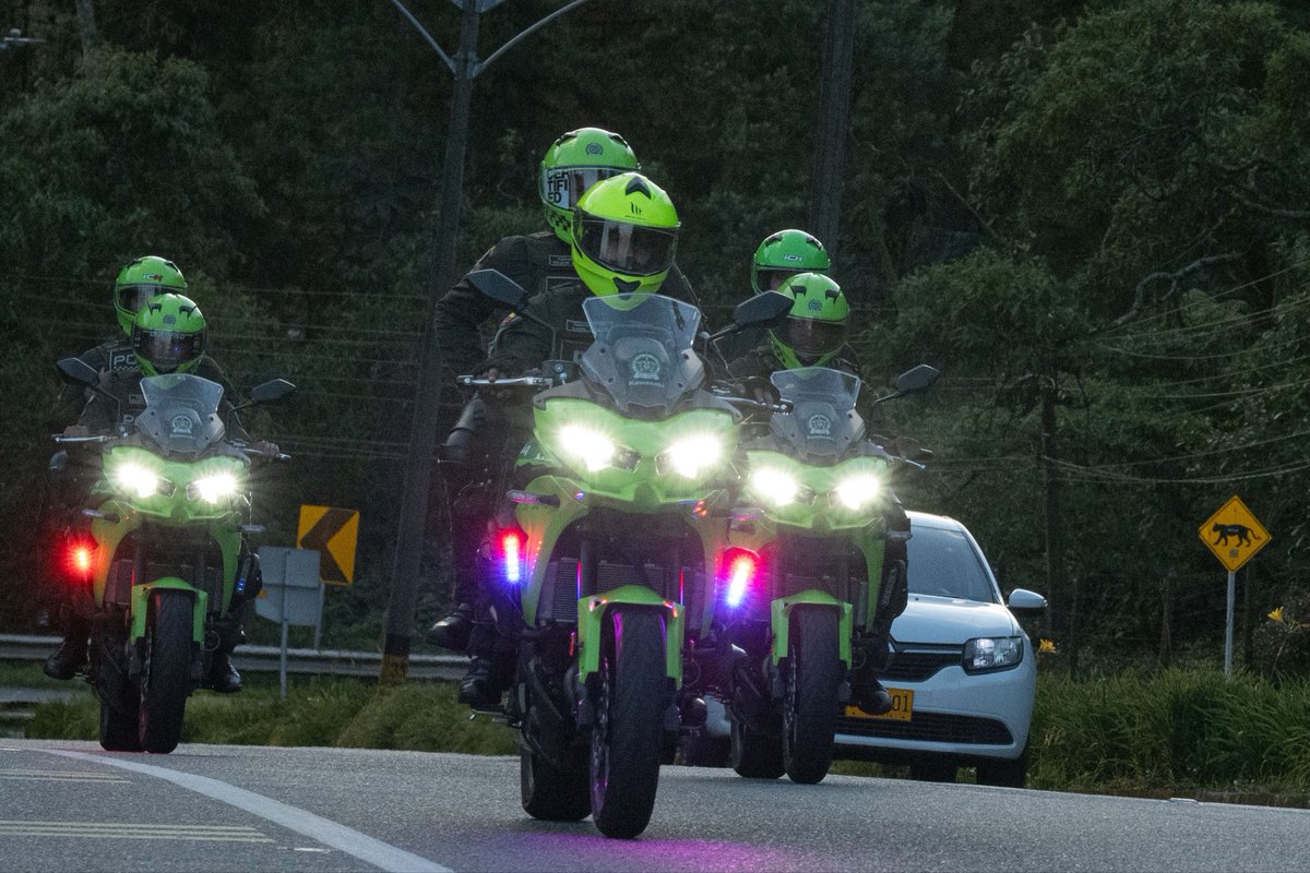 PoliciaMedellin's tweet photo. ¡Resultados contundentes en el Valle de Aburrá!
Desplegamos operatividad implacable contra el hurto de vehículos y motocicletas. Aquí el balance 👇🧵
#Seguridad #Contundencia https://t.co/7q2vADgd3w