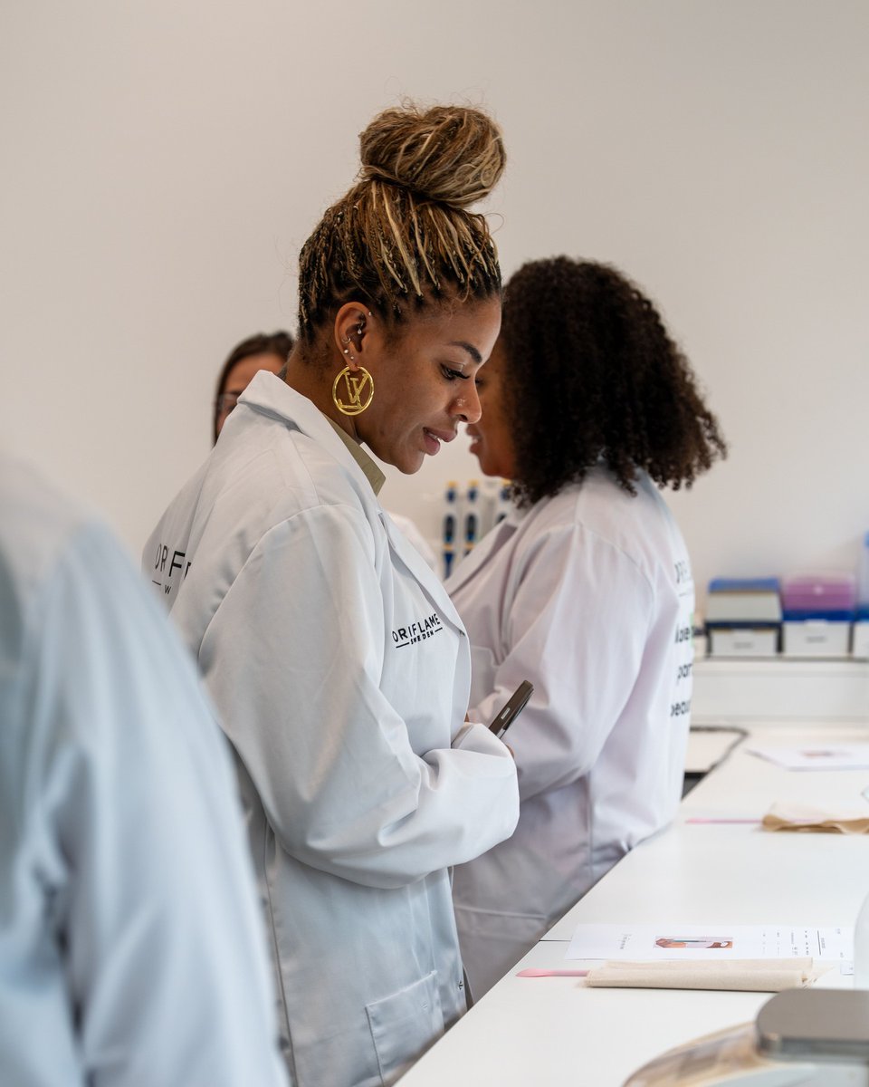 RodneyRoshmr's tweet photo. Raise your hand if you’d love to spend a day in a real beauty laboratory! We invited influencers and brand partners from over 25 countries to our lab in Stockholm, where they met our amazing scientists and even created their own personalized https://t.co/YndC0c2PFy