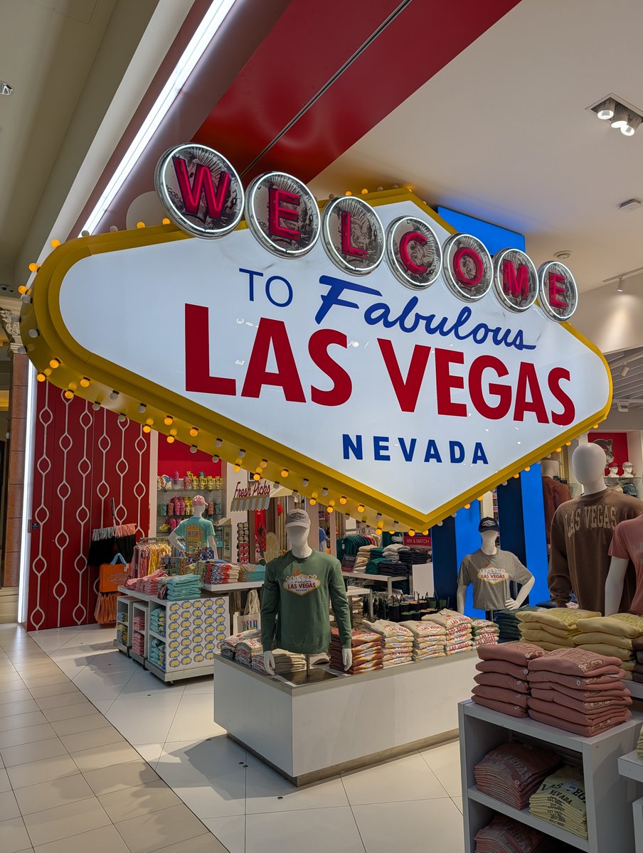 OnlyInVegasLive's tweet photo. Here's your sign that Las Vegas is thinking about you ✨ https://t.co/HFIFoWhUzE