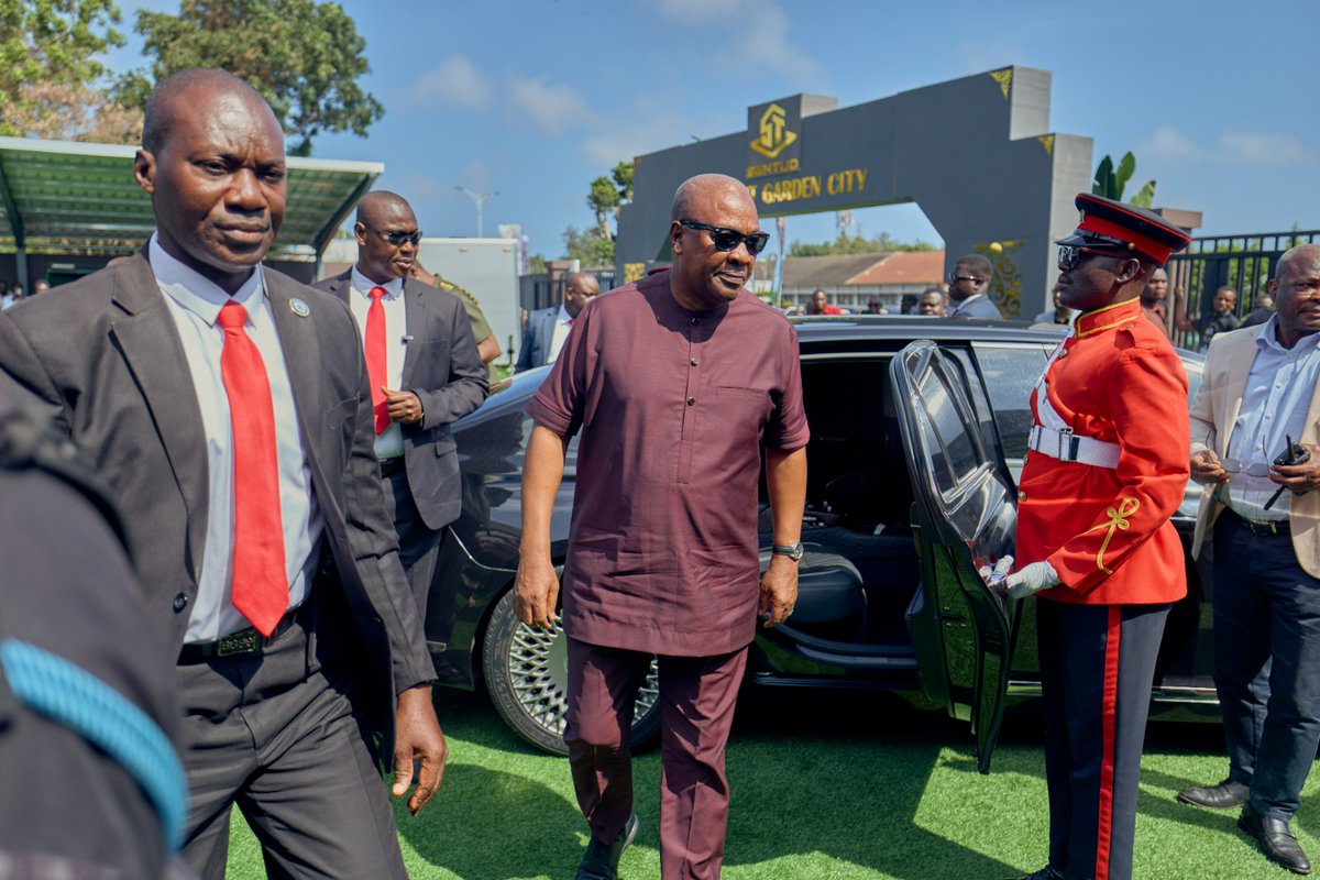 JoyNewsOnTV's tweet photo. PHOTOS: President John Dramani Mahama has cut the sod for Sentuo Group’s Airport Garden City project in Accra, with the company projecting more than 3,000 jobs, most of which are expected to go to Ghanaians.

The group’s Executive Chairman, Xu Ningquan, announced the employment target at a sod-cutting ceremony on Tuesday, which also marked the opening of the project’s sales office.

#JoyNews #GhanaNews #Myjoyonline #Joy997FM