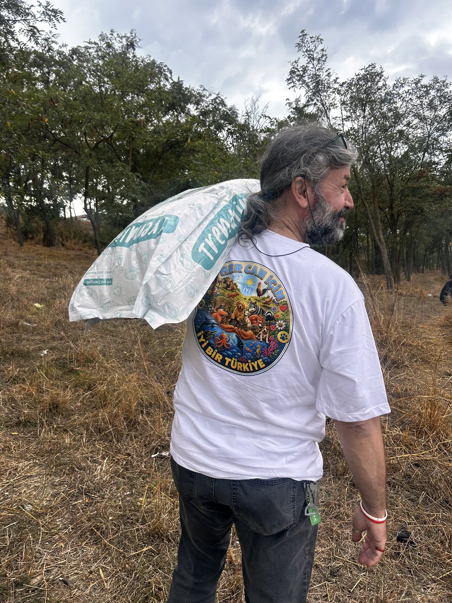 yrturan's tweet photo. Her fırsatta, imkânlarımız elverdiği ölçüde can dostlarımızla ve onların fedakâr koruyucularıyla bir araya geliyor, dertlerine ortak oluyor; yardımlaşma ve dayanışmayı büyütmek için saha çalışmalarımıza devam ediyoruz.

Hafta sonu gerçekleştirdiğimiz destek faaliyetimize katılan İYİ Parti İstanbul Hayvan Hakları Başkanlığımızın değerli temsilcileri Yaprak Özenir, Ahmet Pekşen ve Mustafa Bozsoy başkanlarıma; bu çalışmalarımızı mümkün kılan ve desteğini her zaman hissettiren İl Başkanım Yücel Coşkun’a içten teşekkürlerimle…

#iyipati
#hayvanhaklarışimdi #adaletpeşinde #sokakhayvanlarısahipsizdeğil
@iyiparti_34 @iyiparti @Yucel_Coskun @MDervisogluTR