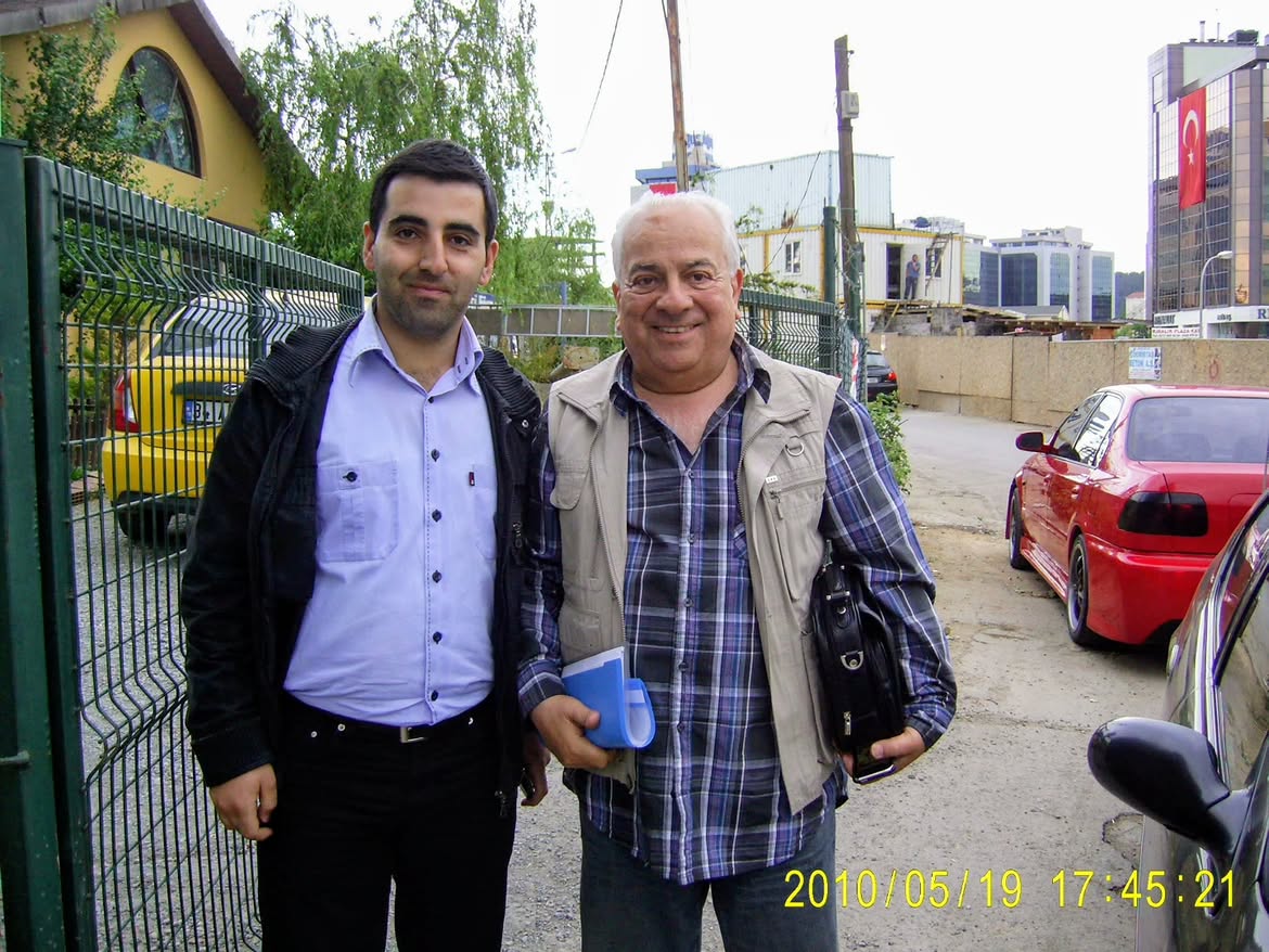 bpthaber's tweet photo. 2010 yılında Akasya Durağı setine giden bir vatandaş, oyuncularla çekildiği fotoğrafları paylaştı: https://t.co/wcB58M3JgW