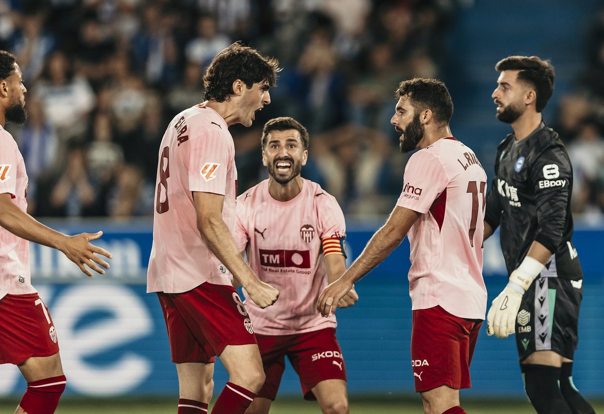 valenciacf's tweet photo. CRÓNICA | Victoria del Valencia CF ante el Deportivo Alavés (0-1)

🔗 https://t.co/IcWLhbNlSf

#AlavésValencia
#ADNVCF https://t.co/pg3jppIqxV