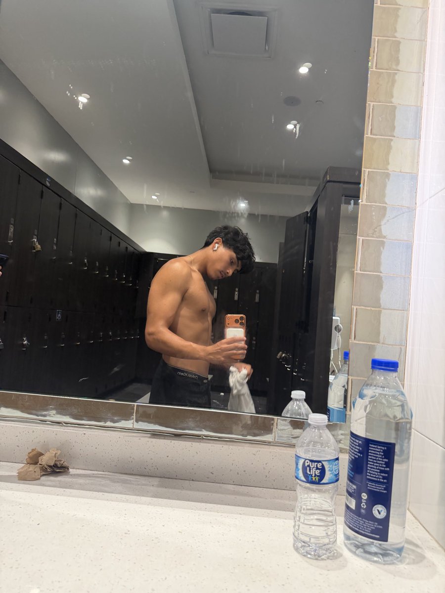 getlikericky's tweet photo. Ight let’s get shredded https://t.co/rK9NZNXmvx