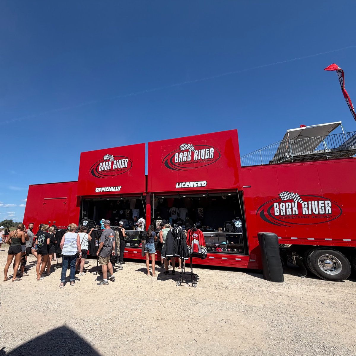 JayeSeager's tweet photo. We're live at Bark River! The team is on-site all weekend with new event merchandise, hats, tees, collectibles, and more. Stop by the Traders ABM merchandise trailer and see what's new. See you at the track! https://t.co/XDYvHqAxNC