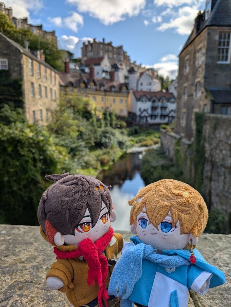 DumbassyEmbassy's tweet photo. Today tiny husbands took a stroll around Edinburgh. They got caught in the rain a few times and the wind almost blew their scarves away, but they really enjoyed it anyway. https://t.co/swElouJWCH