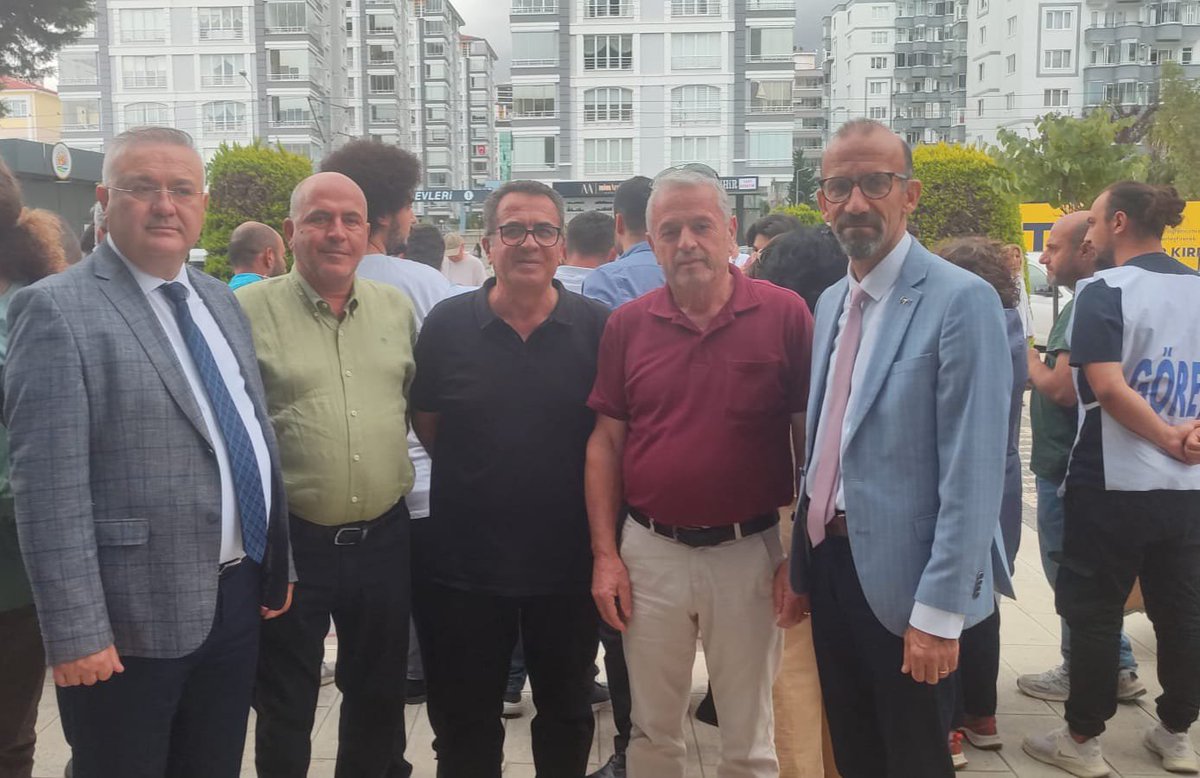 egitimis55's tweet photo. ATAKUM BELEDİYESİ İŞÇİLERİ YALNIZ DEĞİLDİR!
Kamu-İş Konfederasyonu Samsun İl Başkanlığı, Eğitim-İş Samsun Şubesi ve Büro-İş Samsun İl Temsilciliği olarak, Atakum Belediyesi İşçi Dayanışması Grubu’nun basın açıklamasına katılarak işçilerin haklı mücadelesine destek verdik. https://t.co/SExlHX6mb8