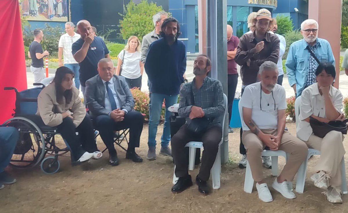 egitimis55's tweet photo. ATAKUM BELEDİYESİ İŞÇİLERİ YALNIZ DEĞİLDİR!
Kamu-İş Konfederasyonu Samsun İl Başkanlığı, Eğitim-İş Samsun Şubesi ve Büro-İş Samsun İl Temsilciliği olarak, Atakum Belediyesi İşçi Dayanışması Grubu’nun basın açıklamasına katılarak işçilerin haklı mücadelesine destek verdik. https://t.co/SExlHX6mb8
